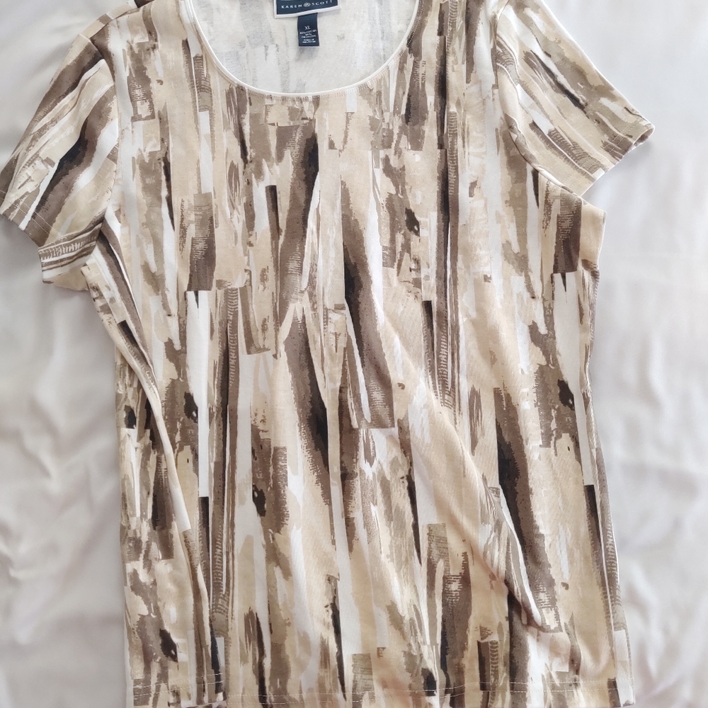 Woman's print tshirt